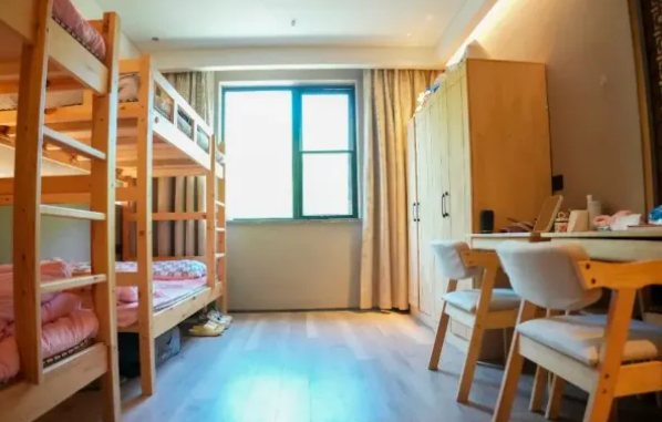 北京東方紅學(xué)?！っ鞯聦W(xué)院住宿條件及住宿費(fèi)用