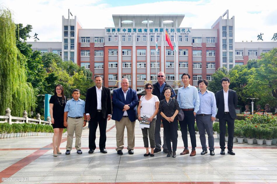 美國中學教育代表團訪問綿陽東辰國際學校