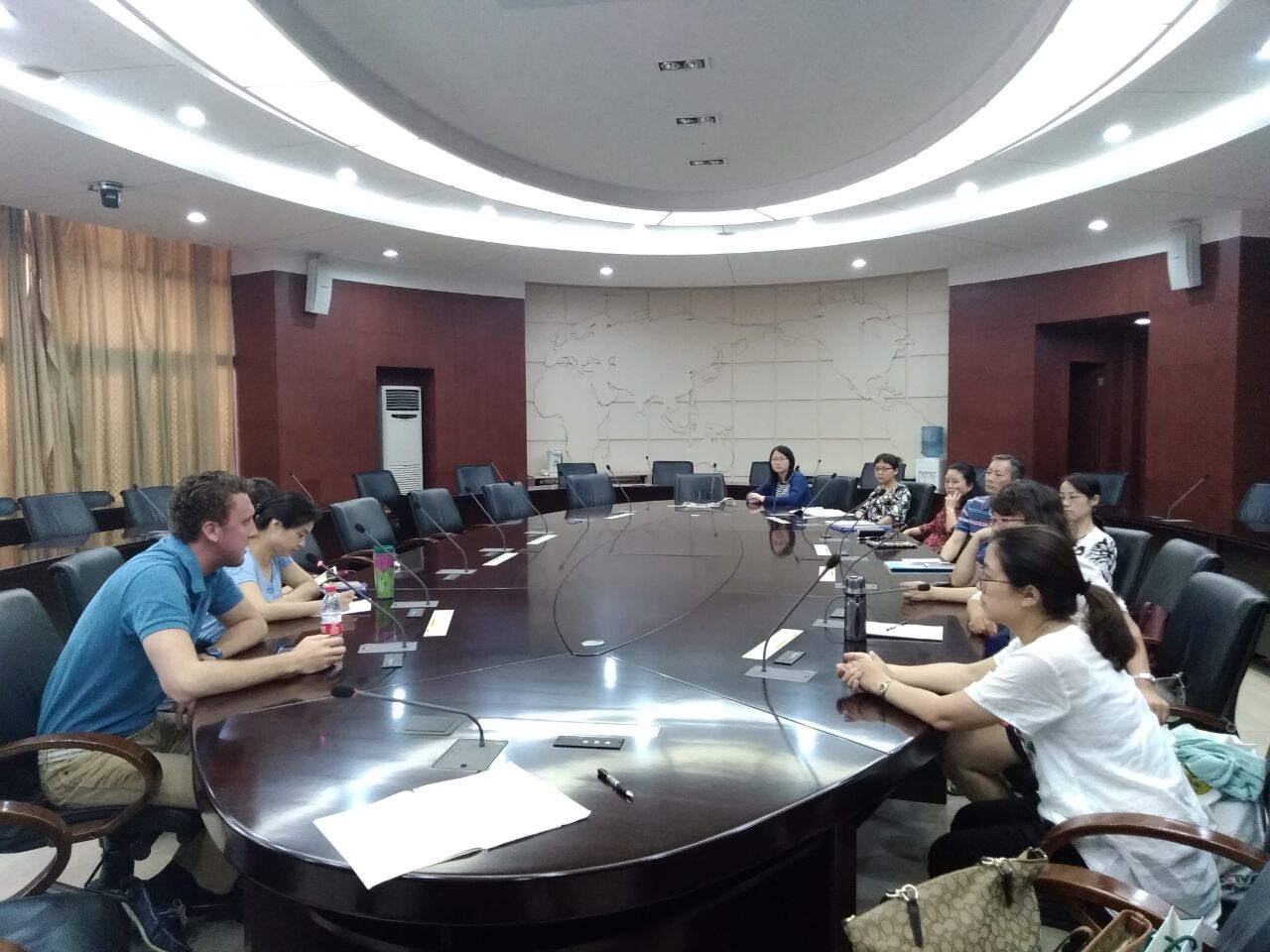 美國國日學(xué)校來訪教師Patrick與我校英語老師開展交流活動(dòng)