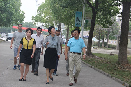 市委常委、宣傳部長(zhǎng)范慶瑜一行蒞臨我校開(kāi)展教師節(jié)慰問(wèn)