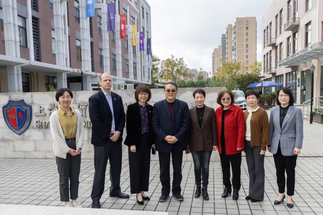 七寶鎮(zhèn)領導走訪調(diào)研上海七寶德懷特高級中學