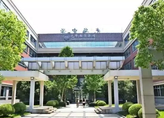 上海光華劍橋招生入學(xué)學(xué)費(fèi)一年多少錢？