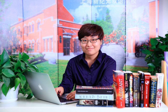 張嘉匯 物理老師 畢業(yè)于英國曼徹斯特大學(xué)，獲物理學(xué)碩士學(xué)位。