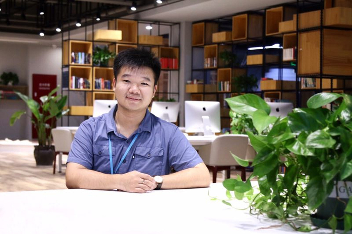 沈致遠(yuǎn) 英語老師 畢業(yè)于愛丁堡大學(xué)TESOL專業(yè)，主攻方向?yàn)檎Z言和學(xué)科聯(lián)合授課（CLIL），獲得理學(xué)碩士學(xué)位。雅思閱讀聽力滿分達(dá)人。曾在上海三所知名留學(xué)語言培訓(xùn)機(jī)構(gòu)擔(dān)任英語教師。