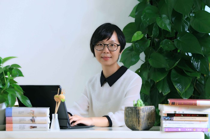 范彥 國際部副主任 畢業(yè)于上海師范大學(xué)語言學(xué)及應(yīng)用語言學(xué)專業(yè)，獲碩士學(xué)位。英語專業(yè)八級，曾赴英國雷丁大學(xué)參加TESOL學(xué)習(xí)，美國加利福尼亞大學(xué)洛杉磯分校參加升學(xué)指導(dǎo)培訓(xùn)。有近十年國際課程管理與教學(xué)經(jīng)驗(yàn)。