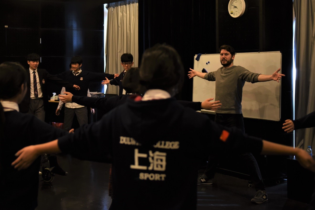 皇家莎士比亞公司到訪德威學(xué)校