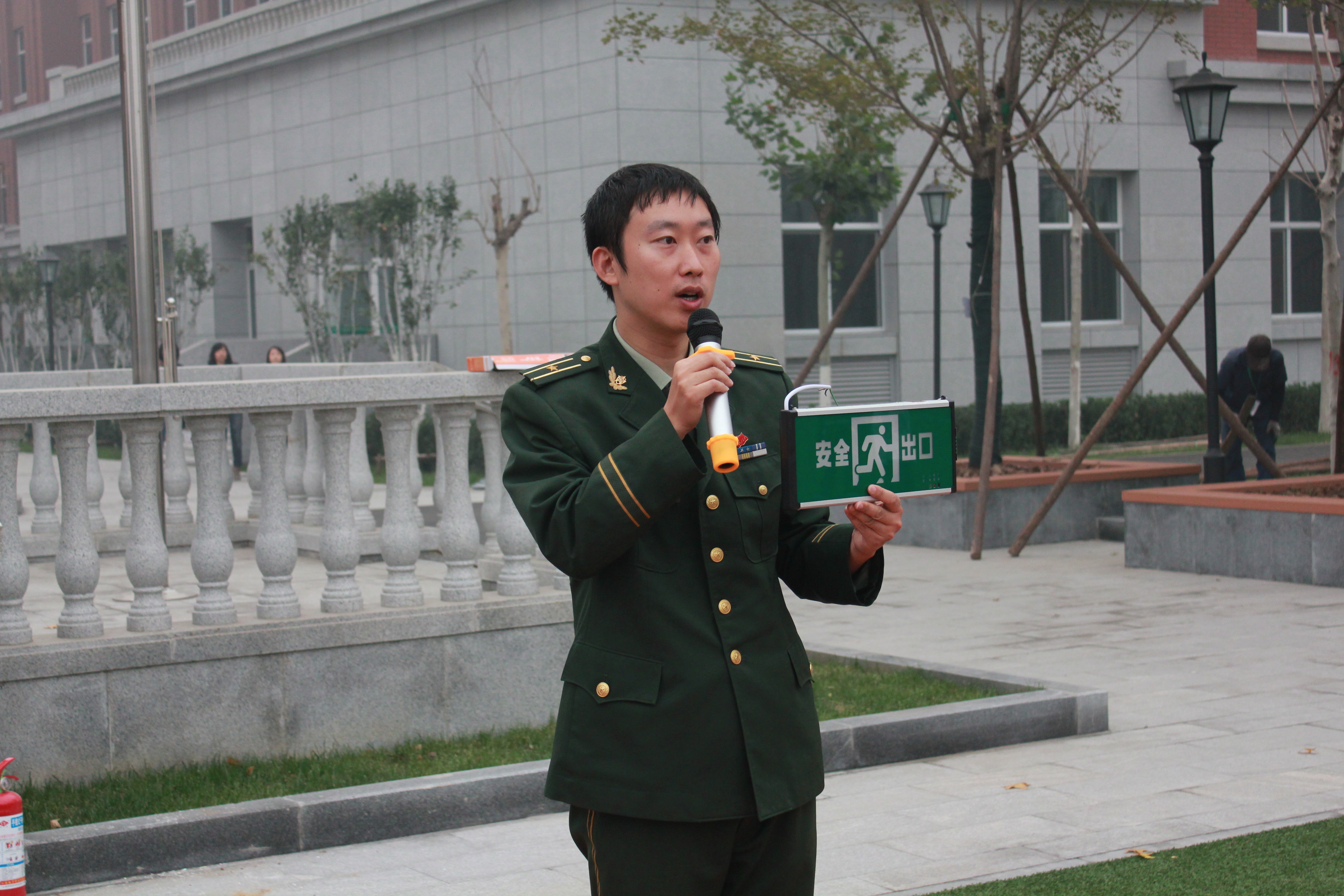 天津華苑楓葉國際學(xué)校舉行消防知識培訓(xùn)及演習