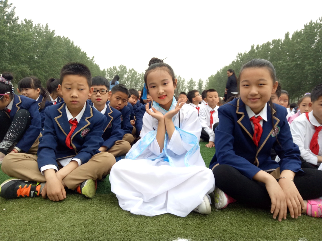 頌中華經(jīng)典，揚(yáng)博愛之魂